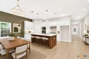 455 S Hackberry Ave, New Braunfels, TX 78130 - Photo 4
