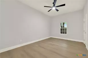 455 S Hackberry Ave, New Braunfels, TX 78130 - Photo 22