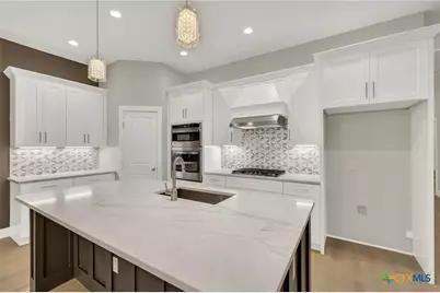 455 S Hackberry Avenue, New Braunfels, TX 78130 - Photo 6