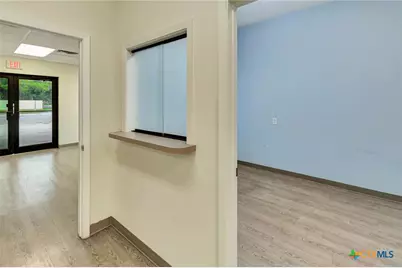2112 N Navarro Street #A, Victoria, TX 77901 - Photo 6