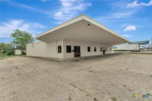 2112 N Navarro St, Victoria, TX 77901 - Photo 1