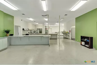 2112 N Navarro Street, Victoria, TX 77901 - Photo 6