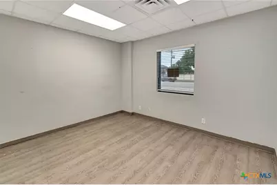 2112 N Navarro Street, Victoria, TX 77901 - Photo 34