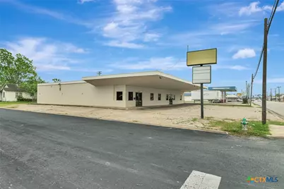 2112 N Navarro Street, Victoria, TX 77901 - Photo 1