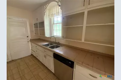 103 E Warren Avenue, Victoria, TX 77901 - Photo 6