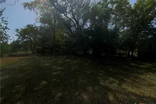103 E Warren Ave, Victoria, TX 77901 - Photo 8