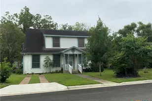 103 E Warren Ave, Victoria, TX 77901 - Photo 1