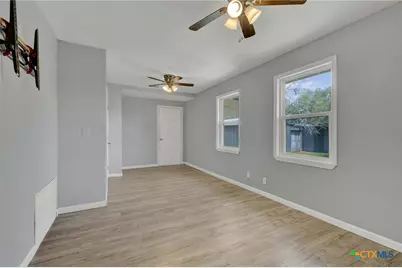 1006 Pecan Street, Floresville, TX 78114 - Photo 18