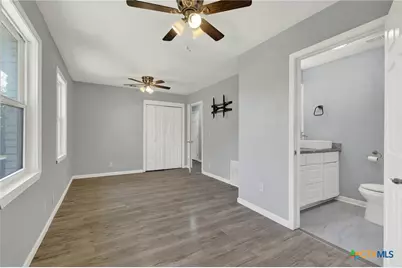 1006 Pecan Street, Floresville, TX 78114 - Photo 18