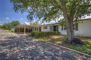 1006 Pecan St, Floresville, TX 78114 - Photo 2