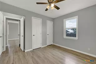 1006 Pecan St, Floresville, TX 78114 - Photo 28