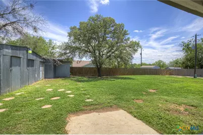 1006 Pecan Street, Floresville, TX 78114 - Photo 32