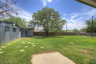 1006 Pecan St, Floresville, TX 78114 - Photo 32