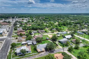 1006 Pecan St, Floresville, TX 78114 - Photo 2
