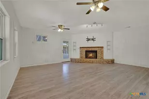 1006 Pecan St, Floresville, TX 78114 - Photo 12