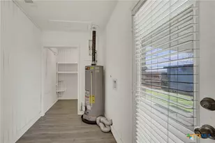 1006 Pecan St, Floresville, TX 78114 - Photo 22