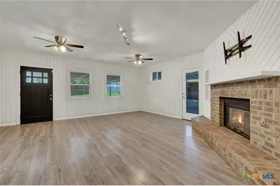 1006 Pecan Street, Floresville, TX 78114 - Photo 10
