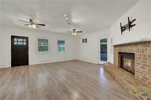 1006 Pecan St, Floresville, TX 78114 - Photo 10