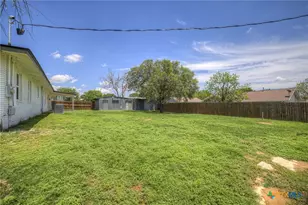1006 Pecan St, Floresville, TX 78114 - Photo 36
