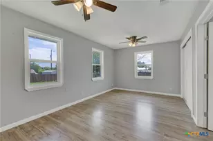 1006 Pecan St, Floresville, TX 78114 - Photo 26