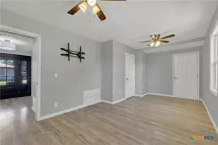 1006 Pecan St, Floresville, TX 78114 - Photo 16