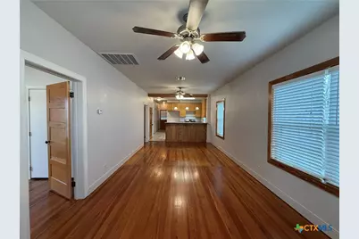257 E Garza Street, New Braunfels, TX 78130 - Photo 2