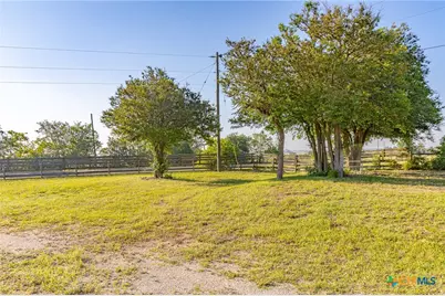 668 Fm 443, Yoakum, TX 77995 - Photo 4
