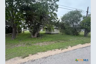 106 S Main Street, Seadrift, TX 77983 - Photo 2