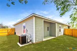404 Trefger St, Seguin, TX 78155 - Photo 10
