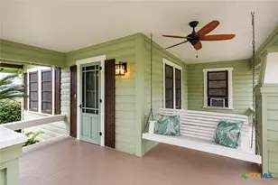808 E Krezdorn St, Seguin, TX 78155 - Photo 4