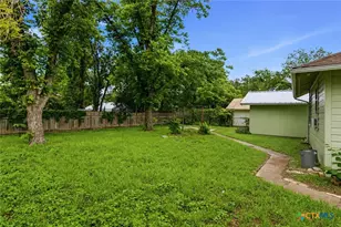 808 E Krezdorn St, Seguin, TX 78155 - Photo 26