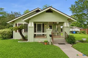 808 E Krezdorn St, Seguin, TX 78155 - Photo 1