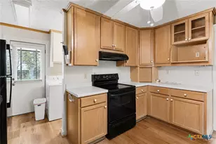808 E Krezdorn St, Seguin, TX 78155 - Photo 14