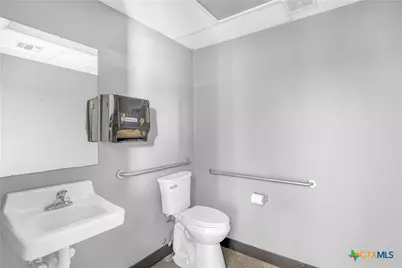 4005 N Navarro Street, Victoria, TX 77901 - Photo 10