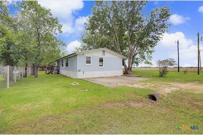 21 Berkshire Drive, Telferner, TX 77988 - Photo 2