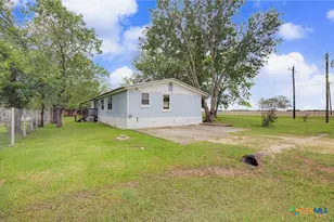 21 Berkshire Dr, Telferner, TX 77988 - Photo 2