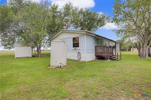 21 Berkshire Dr, Telferner, TX 77988 - Photo 4