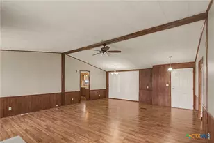 21 Berkshire Dr, Telferner, TX 77988 - Photo 6