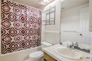 21 Berkshire Dr, Telferner, TX 77988 - Photo 22