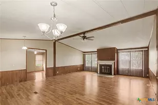 21 Berkshire Dr, Telferner, TX 77988 - Photo 8