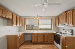 21 Berkshire Dr, Telferner, TX 77988 - Photo 10