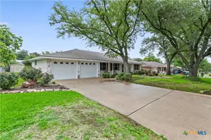 302 E Upshaw Ave, Temple, TX 76501 - Photo 2