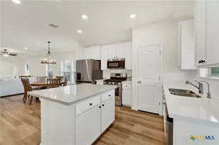2053 Egret Ave, New Braunfels, TX 78132 - Photo 12