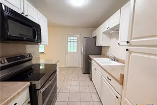 912 Hackberry St, Copperas Cove, TX 76522 - Photo 2