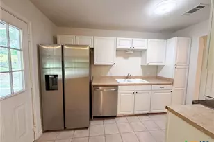 912 Hackberry St, Copperas Cove, TX 76522 - Photo 6