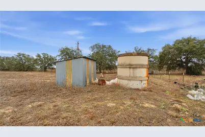 3921 Cr 334, Stockdale, TX 78160 - Photo 10