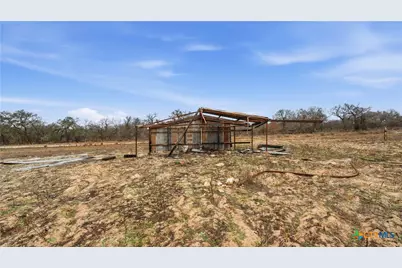 3921 Cr 334, Stockdale, TX 78160 - Photo 24