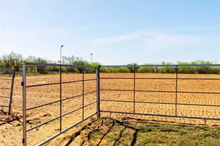 1260 County Rd 361, La Vernia, TX 78121 - Photo 34