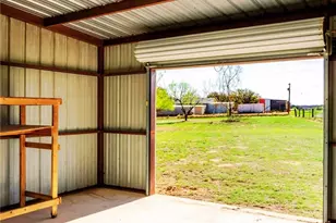 1260 County Rd 361, La Vernia, TX 78121 - Photo 32