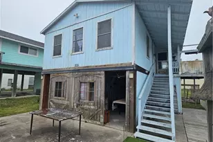205 Polk St, Port O'Connor, TX 77982 - Photo 2